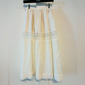 Lanlan 🤍 XS Elegant Lace Skirt & Crop Top Set 🌿